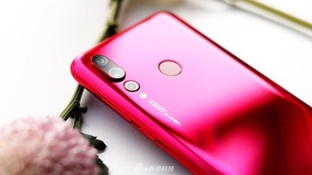 Dua kamera lainnya berukuran 16 MP dan 20 MP. Foto: CNMO