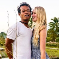 Polly juga kerap kali mengunggah momen kebersamaannya bersama pujaan hatinya. Tak hanya itu, ia pun menuliskan keterangan romantis tiap kali mengunggah fotonya bersama Karna. Foto: Instagram @pollyoddsocks