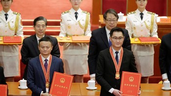 Kedua orang ini memang berjasa sangat besar bagi industri teknologi China yang sekarang semakin mengglobal. Foto: Reuters