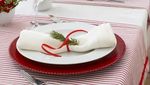 10 Ide Menata Meja Makan Cantik Berkonsep Natal