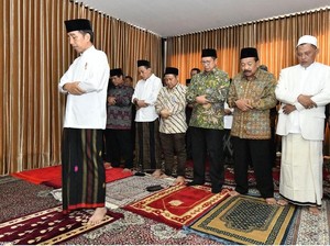 Kunjungi Ponpes Darul Ulum Jombang, Jokowi Imami Salat Zuhur