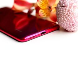 Penampakan Huawei Nova 4 yang Punya Kamera 48 MP