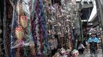 Serunya Berburu Pernak-pernik Khas Natal di Pasar Asemka