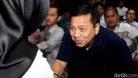 Novanto pun tak hanya terjerat kasus suap PLTU Riau-1, ia juga menjadi tersangka untuk kasus korupsi e-KTP yang banyak merugikan negara.