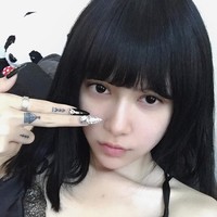 Tanpa makeup, ia tetap terlihat cantik dengan mata yang besar, wajah kecil, dan hidung mancung. Foto: Instagram @kinashen