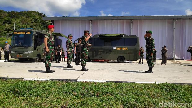Panglima TNI Marsekal Hadi Tjahjanto meresmikan Satuan TNI Terintegrasi Natuna di Faslabuh Selat Lampa, Kepulauan Riau.