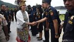 Pakai Topi Khas Papua, Sri Mulyani ke PLBN Skouw hingga Pasar