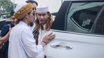 Habib Bahar Ditahan, Ini Momen Saat Ia Tiba di Polda Jabar Siang Tadi