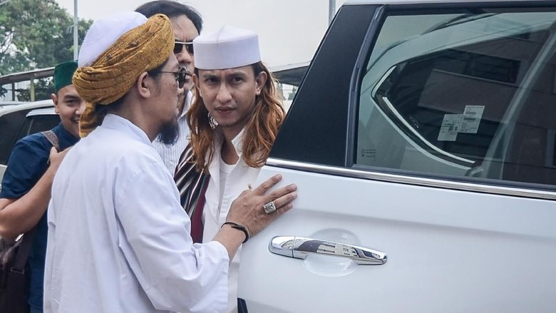 PN Bandung Tak Larang Pendukung Habib Bahar Hadiri Sidang PN Bandung Tak Larang Pendukung Habib Bahar Hadiri Sidang