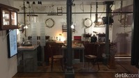 Salah satu replika ruangan peneliti laut di salah satu sudut museum memajang peralatan asli yang digunakan para pelaut dari tahun 1600 sampai 1800-an.