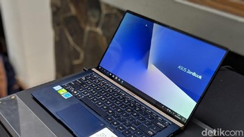 Ini Asus Zenfone UX333 yang punya ukuran layar 13 inch dengan numberpad digital. Foto: detikINET/Adi Fida Rahman