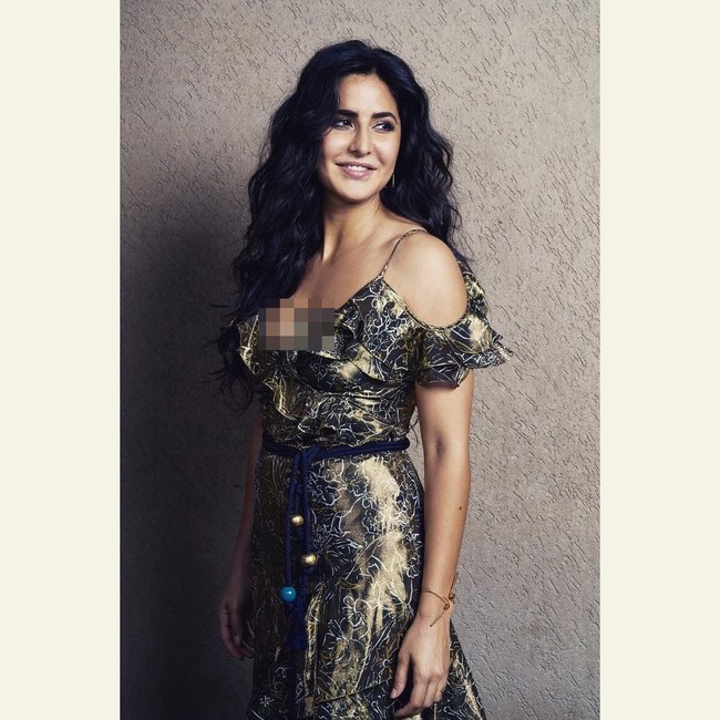 Jadi salah satu aktris paling populer di Bollywood, karier akting Katrina Kaif tak terlalu mulus di film debutnya Boom, karena penampilannya tak langsung menarik perhatian. Tapi semuanya berbalik saat ia membintangi Namaste London dan Dhoom 3. Paras cantik dan tubuh seksinya membuatnya jadi aktris dengan banyak penggemar berat. Katrina sangat tahu bagaimana cara menampilkan keseksian tanpa terlihat vulgar, misalnya memakai gaun off shoulder yang mengekspos bahu. Foto: Instagram