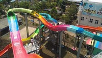 Inilah wahana baru di Hawai Waterpark Malang, yaitu seluncuran bernama Jet Coaster Slider. Seluncuran air itu didatangkan langsung dari luar negeri. (Muhammad Aminudin/detikTravel) 