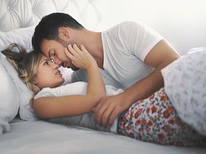 5 Tanda Wanita Beneran Klimaks, Nggak Pura-pura Orgasme