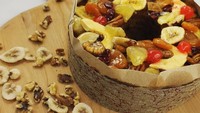 Dalam sajian fruitcake ini, ada tambahan potongan pisang segar yang membuat rasanya jadi unik. Foto: Instagram @aheavens_photography