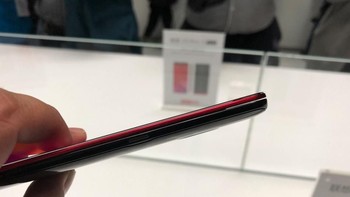 Baterainya berkapasitas 3.350 mAh. Foto: Sina Mobile