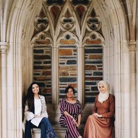 Tahun lalu ia menggalang dana untuk muslim Uighur yang mengungsi ke Mesir. Ia mengelola bantuan makanan dan sandang pangan lainnya. Foto: Dok. Aydin Anwar