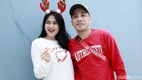 Ovi Sovianti kini tengah mempersiapkan Natal pertamanya dengan sang suami. Beberapa waktu lalu ia pernah mengatakan keinginannya untuk mempunyai momongan.  Foto: Palevi S/detikFoto