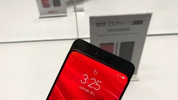 Kamera ganda di bagian depan punya ukuran masing-masing 16 MP dan 8 MP. Foto: Sina Mobile