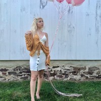 Dalam melayani klien, Cecilia memang menawarkan kenyamanan dan profesionalitas seolah sedang berada di tengah sesi terapi. Ia pun telah tersertifikasi sebagai cuddlist terlatih. Untuk melengkapi profesinya, wanita cantik tersebut juga menjadi praktisioner meditasi dan pelatih kesehatan integratif. Foto: Instagram @ceceliaailecec