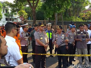 Bukan karena Crane, Jalan Gubeng Diduga Ambles akibat Proyek Ini