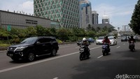 Selain Jalan M.H. Thamrin, kawasan Bundaran HI dan Monas pun tak lagi menjadi area terlarang bagi para pengendara motor.