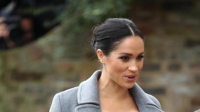 Foto: Gaya Meghan Markle Bergaun Ketat ke Panti Jompo