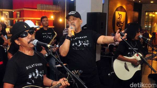 Aksi Indro Warkop Bersama OM PMR Aksi Indro Warkop Bersama OM PMR