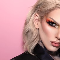 Di klub malam dia lebih dikenal karena gayanya yang unik dengan penampilan makeup tak terduga. Di 2006, Jeffree kemudian membuat tutorial makeup di Youtubenya. Foto: Instagram (@jeffreestar)
