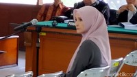 Inneke pun menjawab bahwa dirinya memang menggunakan bilik asmara untuk memenuhi kebutuhan biologis suaminya di sana. Namun ia tak mau menjawab saat ditanya seberapa sering menggunakan bilik asmara itu.