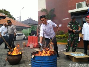 Pemkot Semarang Bakar Habis 28 Ribu e-KTP Tak Valid