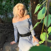 Cecilia pun menjelaskan jika tugasnya bukan asal peluk saja dan tidak bersifat seksual. Ia mengaku jika ia dan klien juga kerap bertukar cerita. Para klien yang punya masalah dan butuh dekapan sering menceritakan keluh kesahnya mengenai hidup. Foto: Instagram @ceceliaailecec