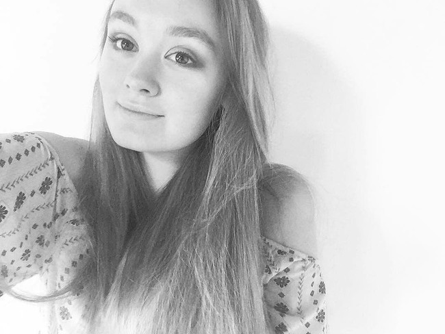 Jika sebelumnya pemilik akun Instagram @pollyoddsocks ini hanya memiliki ribuan pengikut, kini dirinya telah memiliki 50 ribu pengikut. Dan bukan tak mungkin jumlah pengikut tersebut di Instagramnya akan terus bertambah. Foto: Instagram @pollyoddsocks