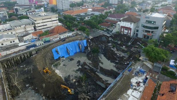 Jalan Gubeng Amblas, Ada Rongga Tanah Sejak Februari