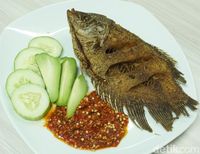 Nampol! Begor, Gurame dan Iga dengan Sambal Super Pedas