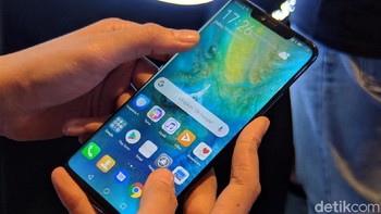 Baterai berkapasitas 4.200 mAh disematkan pada Mate 20 Pro. Pengisian cepat SuperCharge 40W dan dukungan pengisian wireless turut diberikan. Foto: Adi Fida Rahman/detikINET