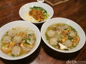 Bakso Soun TTD 47: Kenyal Gurih Bakso dengan Tetelan Daging dan Tahu Kotak