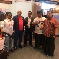 Belum lama berdiri, sarung SV mendapat sambutan yang cukup ramai. Menurut pengakuan Riawan, sarung ini digemari oleh beberapa tokoh pejabat baik dalam maupun luar negeri. Foto: Dok. Riawan Afif