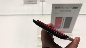 Punya memori internal 512 GB. Foto: Sina Mobile