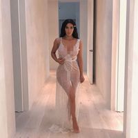 Pakai Dress Menerawang, Kim Kardashian Seperti 'Ariel' Keluar dari Lautan