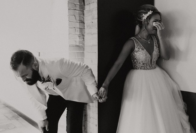 Foto yang emosional dari Kristi Boatright, dari The Dogwood Collective. Foto: Dok. Junebug Weddings/The Dogwood Collective