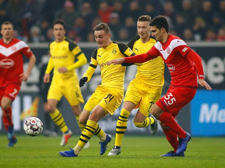 Dortmund Tumbang!