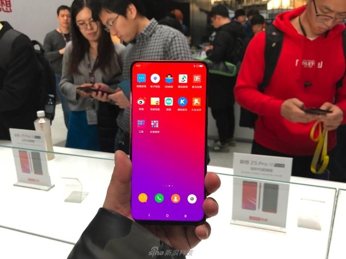 Inilah wujud Lenovo Z5 Pro GT, ponsel pertama dengan RAM 12 GB. Foto: Sina Mobile Inilah wujud Lenovo Z5 Pro GT, ponsel pertama dengan RAM 12 GB. Foto: Sina Mobile