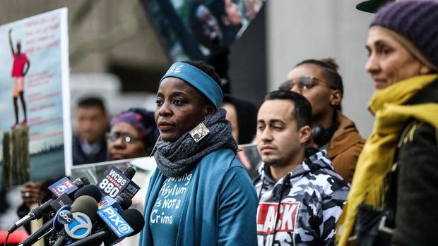 Therese Okoumou, pemanjat Patung Liberty berniat mengulangi perbuatannya lagi untuk memprotes kebijakan Trump