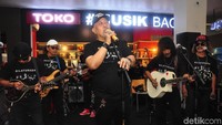 Mereka berkolaborasi membawakan lagu-lagu milik OM PMR. Pool/Ismail/detikFoto.