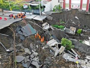 Pemkot Surabaya Tunjuk Tim Ahli Teliti Penyebab Jalan Gubeng Ambles