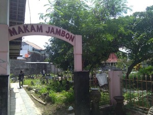 Kisah di Balik Nisan Salib yang Digergaji Warga di Kotagede Yogya