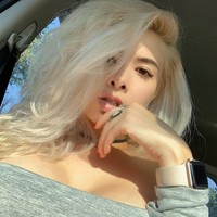 Selain bisa memberikan masukan untuk orang lain, Cecilia menyukai profesi itu karena sekaligus bisa menjadi sarana terapi bagi diri sendiri. Aku juga menyukai pekerjaan ini karena mengubahku sebagai manusia. Aku menganggap sesiku sebagai sumber penyembuhan untuk kedua belah pihak, tambah Cecilia. Foto: Instagram @ceceliaailecec