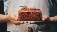 Meskipun sederhana, tapi cakenya terlihat classy. Namanya Malaga Christmas Rich Fruitcake. Mau coba? Foto: Instagram @yamunapastry