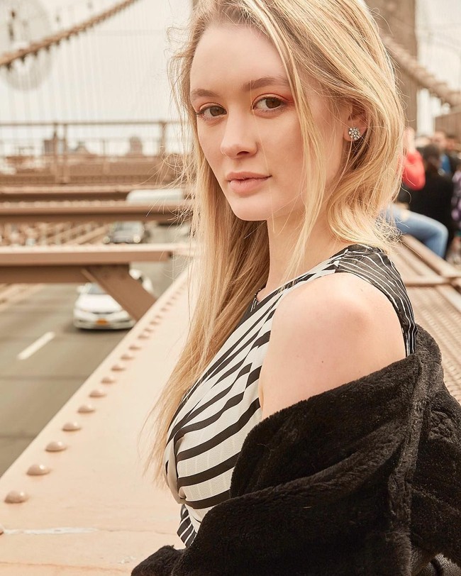 Pada beberapa unggahannya di Instagram, Polly jarang tampil dengan makeup bold. Kecantikannya yang natural inilah yang membuat parasnya banyak dipuji netizen. Foto: Instagram @pollyoddsocks